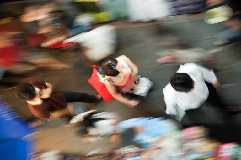 首都、プノンペン・シュリムアップ(アンコール・ワット)での探偵調査